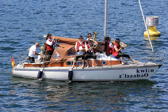 再次向世人 再次向世人